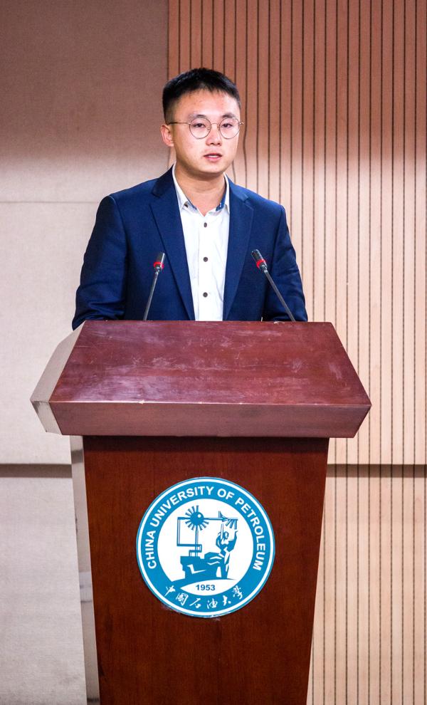 教工记者代表郑健发言 高昕宇摄